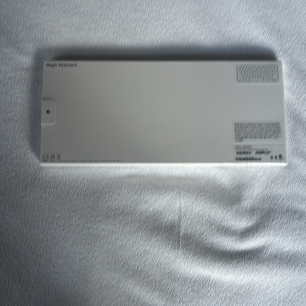 NEW! Apple Magic Keyboard in Box. Wireless - Picture 2 of 4
